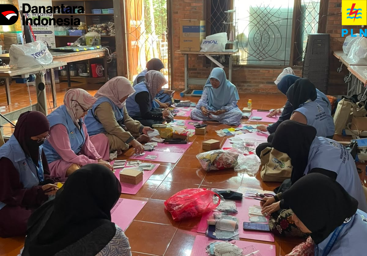 Pelatihan Ke-8 Program WIRAMA Ajarkan Pembuatan Sajadah dari Limbah Kain Perca Bernilai Ekonomi